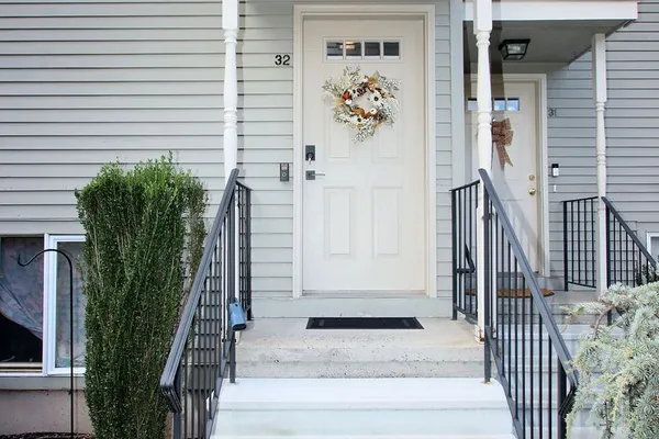 40 CORNERSTONE CT 32