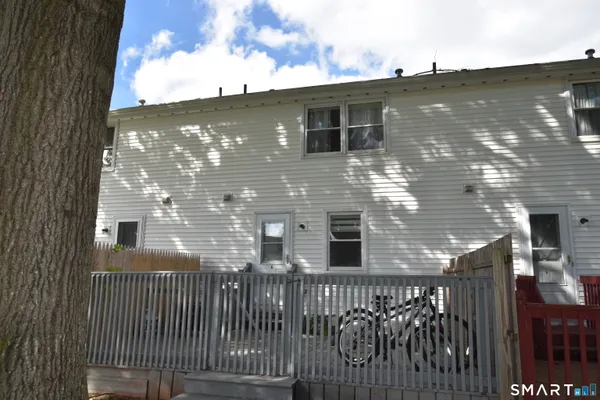 6 GARLAND DR 6