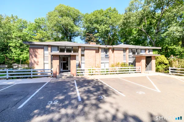 160 FAIRFIELD WOODS RD 66