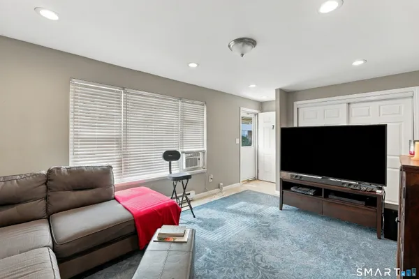 466 MIDDLETOWN AVE 7