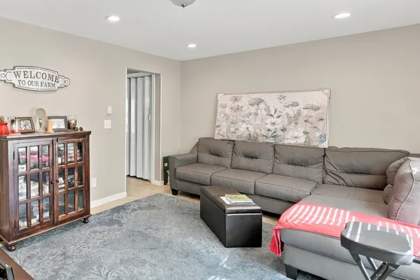 466 MIDDLETOWN AVE 7