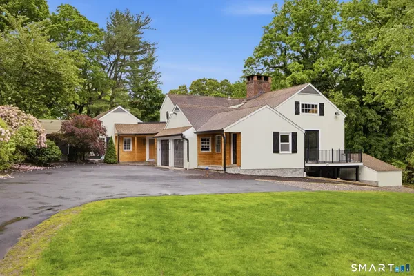 1 TULIP TREE LN