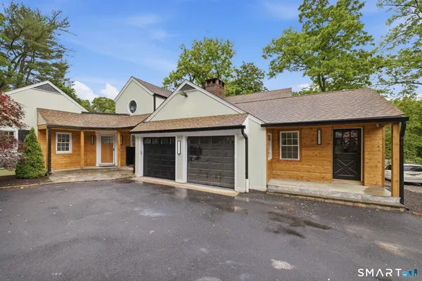 1 TULIP TREE LN