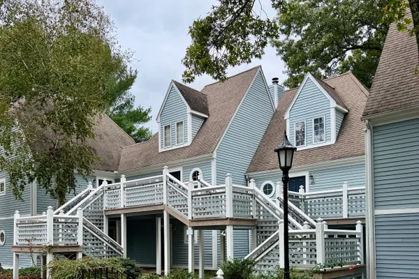 212 OLD POND LN 212