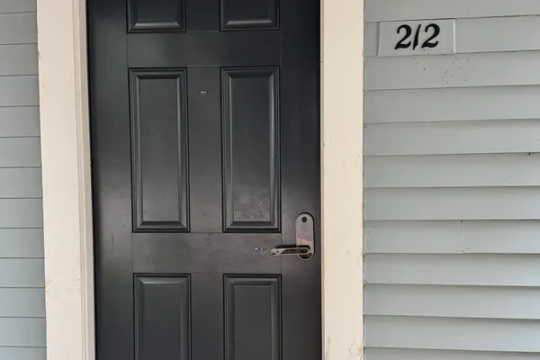 212 OLD POND LN 212