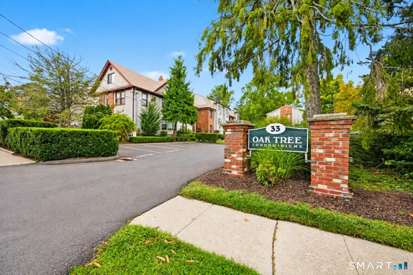 33 COLONIAL RD 4