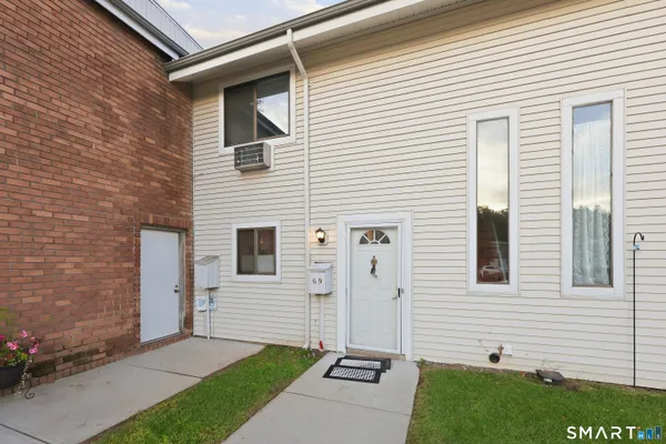 69 SUTTON PL 69