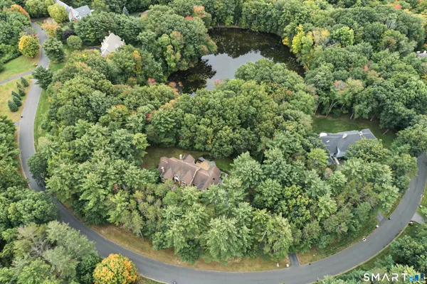 10 WHITMAN POND RD