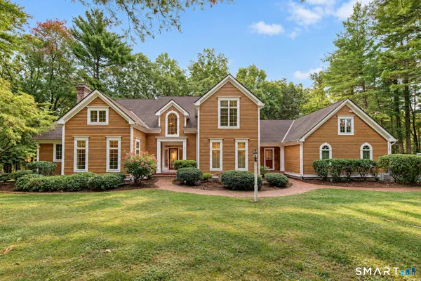 10 WHITMAN POND RD