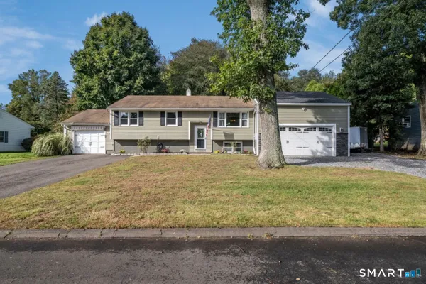 15 CARRIAGE DR