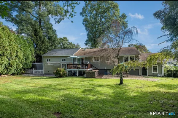 15 CARRIAGE DR