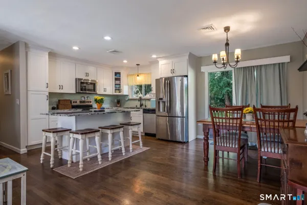 15 CARRIAGE DR
