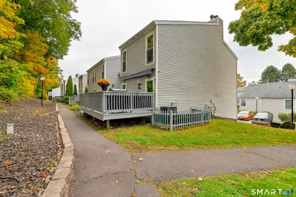 28 GLENVIEW DR 28