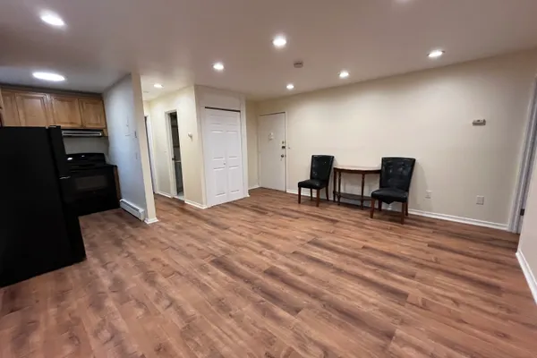 398 COURTLAND AVE 17