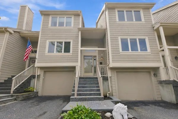 12 BOULEVARD DR 24-144