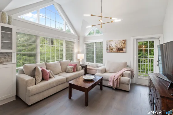 2 HOMESTEAD LN 407