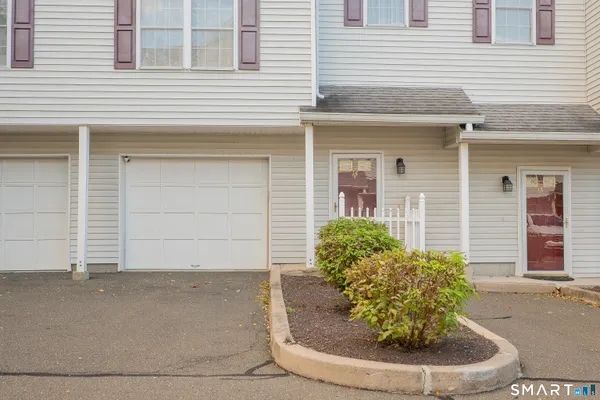 11 MANNIONS LN 14