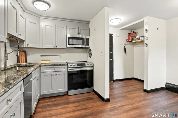 108 OAKWOOD AVE T4
