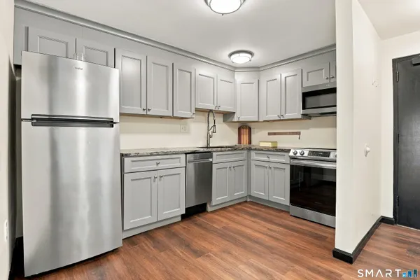 108 OAKWOOD AVE T4