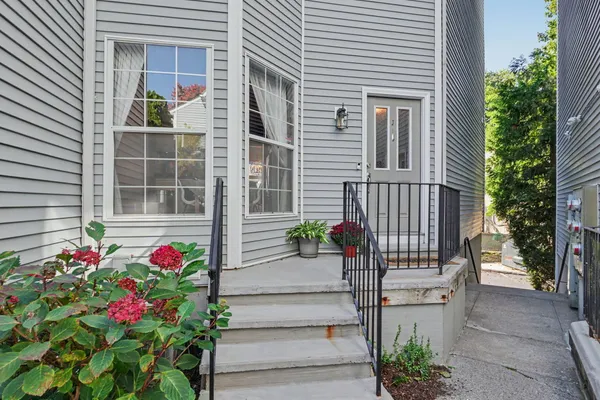 132 HOPE ST J