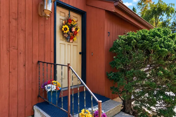 7 BLOOMINGDALE RD