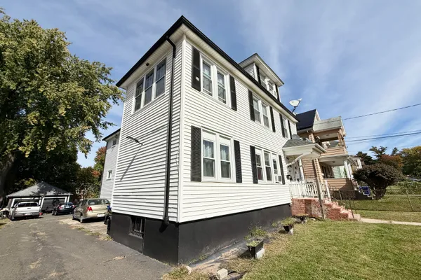 58-60 SHERBROOKE AVE