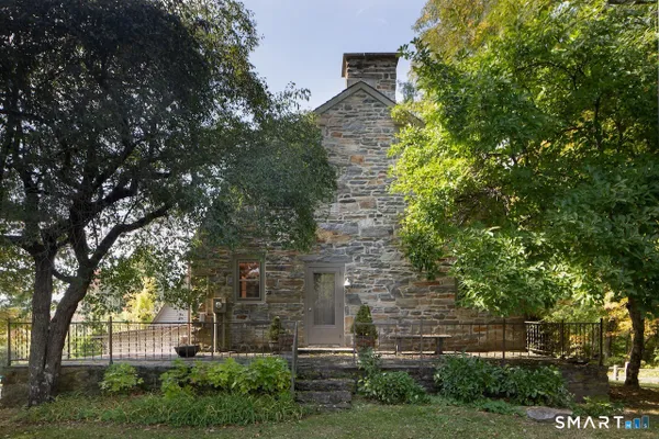 15 STONE HOUSE RD