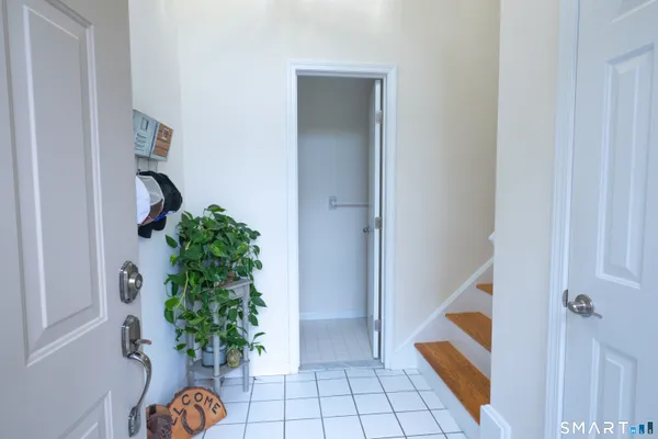12 BOULEVARD DR 24-144