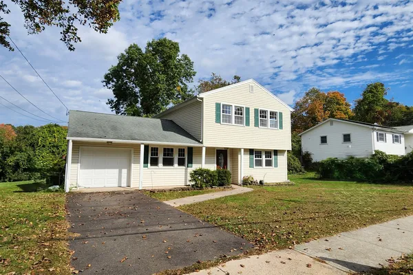 141 FLOWER DR