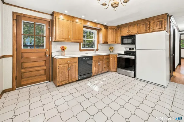 252 TWIN HILLS DR