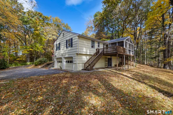7 CARRIAGE LN