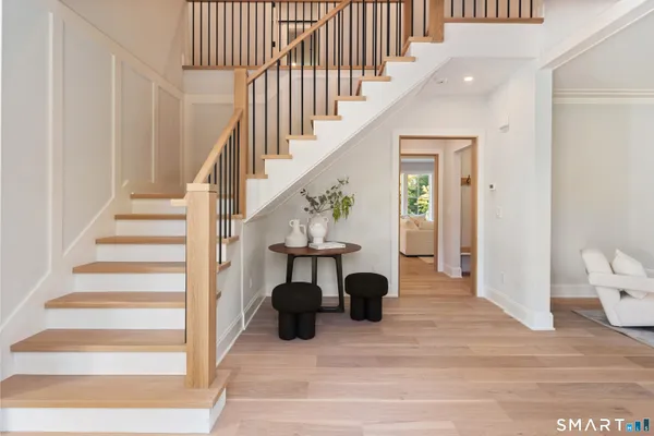 8 HICKORY DR