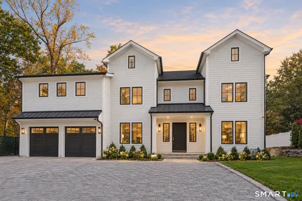 8 HICKORY DR