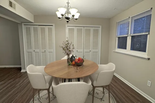 512 TWIN CIRCLE DR 512