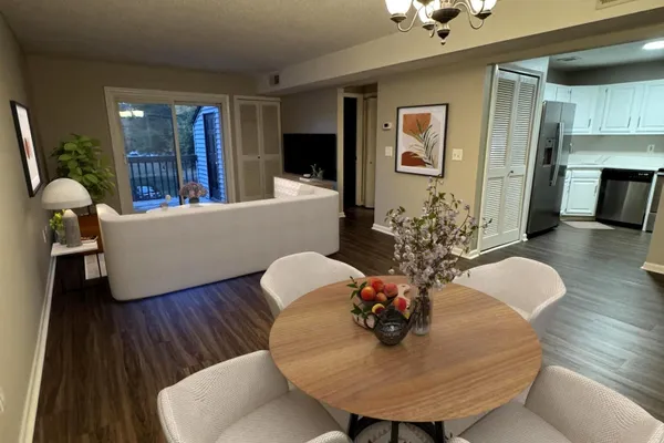 512 TWIN CIRCLE DR 512