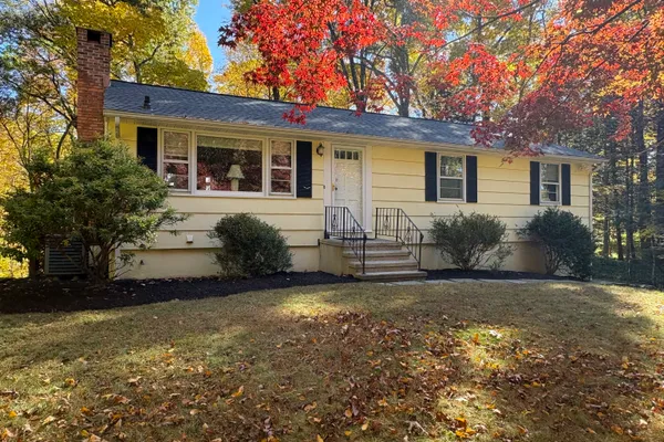 7 CARRIAGE LN