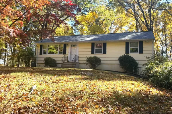 7 CARRIAGE LN