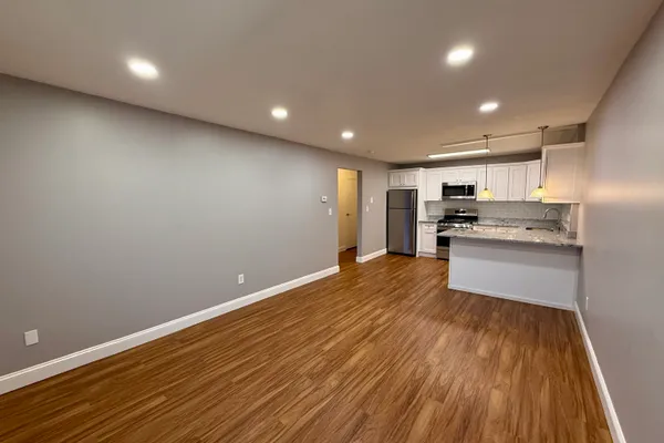 1168 MAIN ST B6