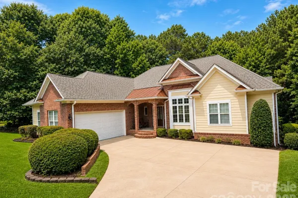 138 FOX HUNT DR