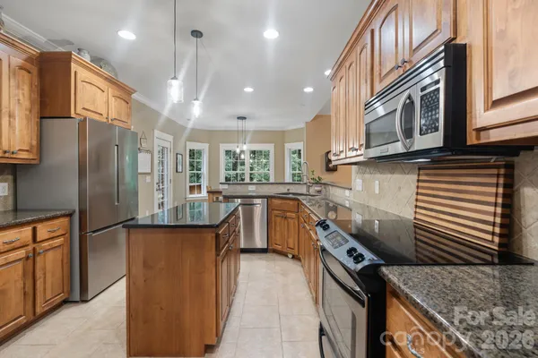 138 FOX HUNT DR