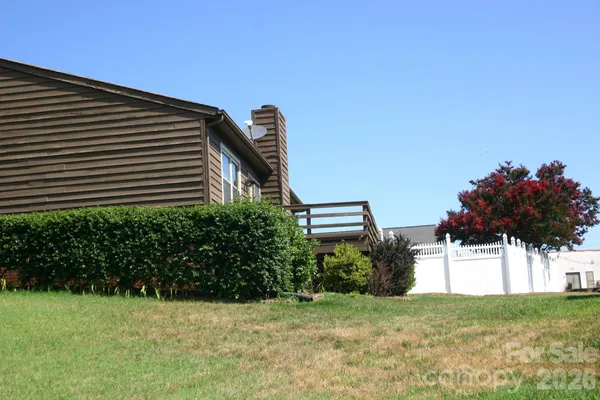 1647 WOODRIDGE CIR