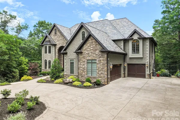 413 BARRINGTON DR