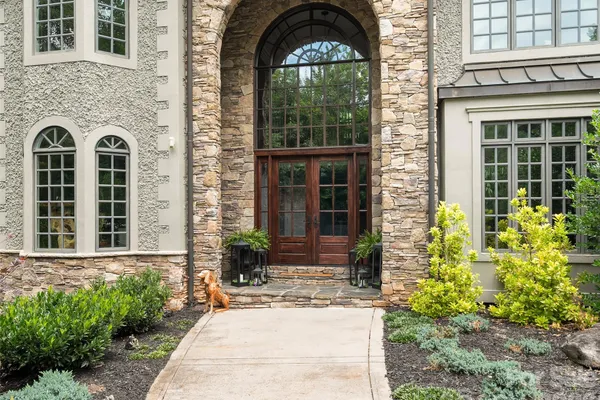 413 BARRINGTON DR