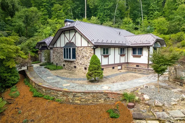 275 HUBBARD HOLLOW RD