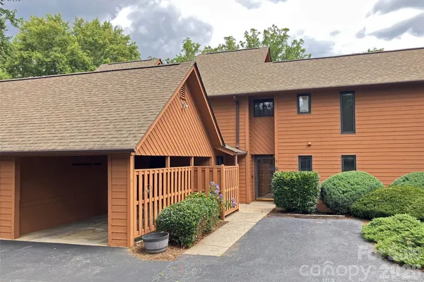 25 VILLAGE DR