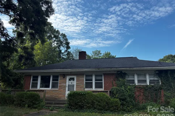 907 MAPLE AVE