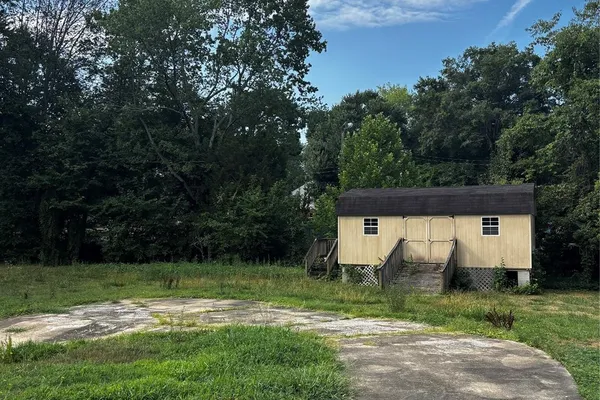 907 MAPLE AVE