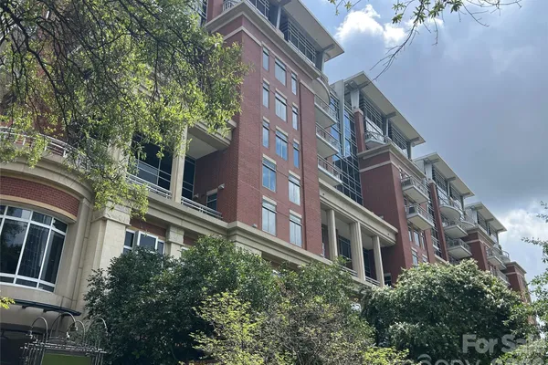 435 S TRYON ST 708