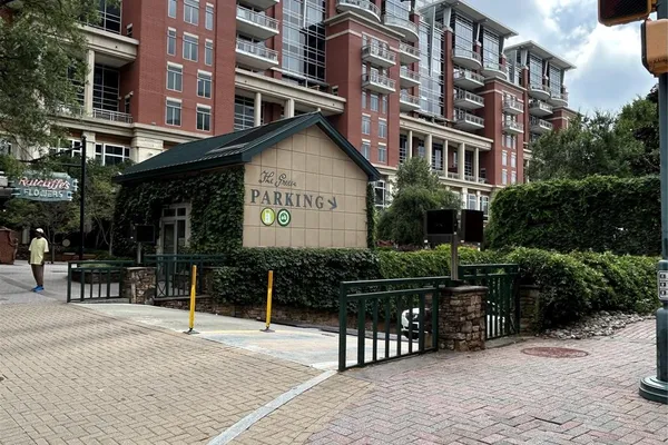 435 S TRYON ST 708