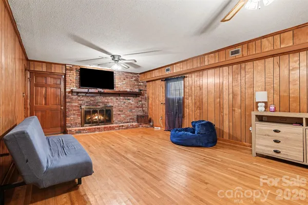 173 HILLCREST AVE